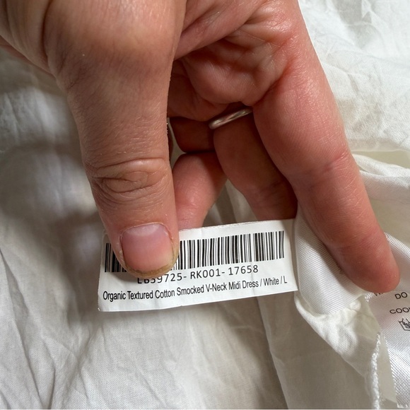 Quince Organic Textured Cotton Smocked V-Neck Midi Dress White Large - Picture 9 of 14